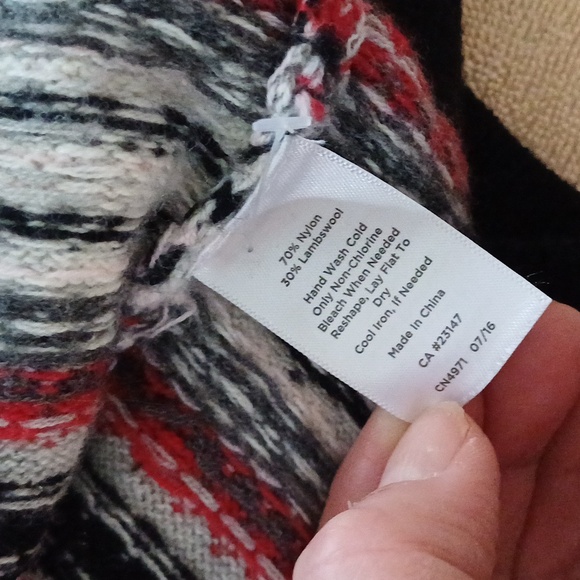 🔥🔥Talbots Fair Isle Nylon & Lambswool Cardigan sweater red Black M - Picture 9 of 11